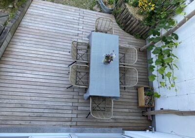 Quelle: Kundenreferenz Stark - Robinienterrasse aus nicht keilgezinkten Terrassendielen