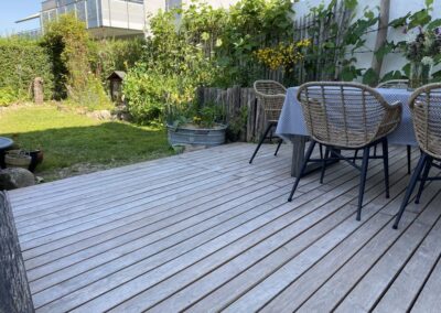 Quelle: Kundenreferenz Stark - Robinienterrasse aus nicht keilgezinkten Terrassendielen