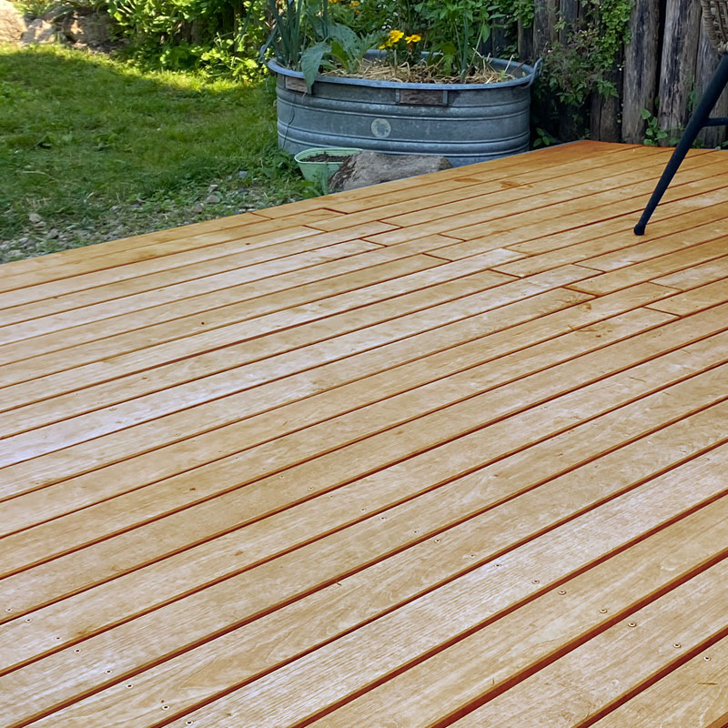 Quelle: Kundenreferenz Stark -Robinienterrasse aus nicht keilgezinkten Terrassendielen